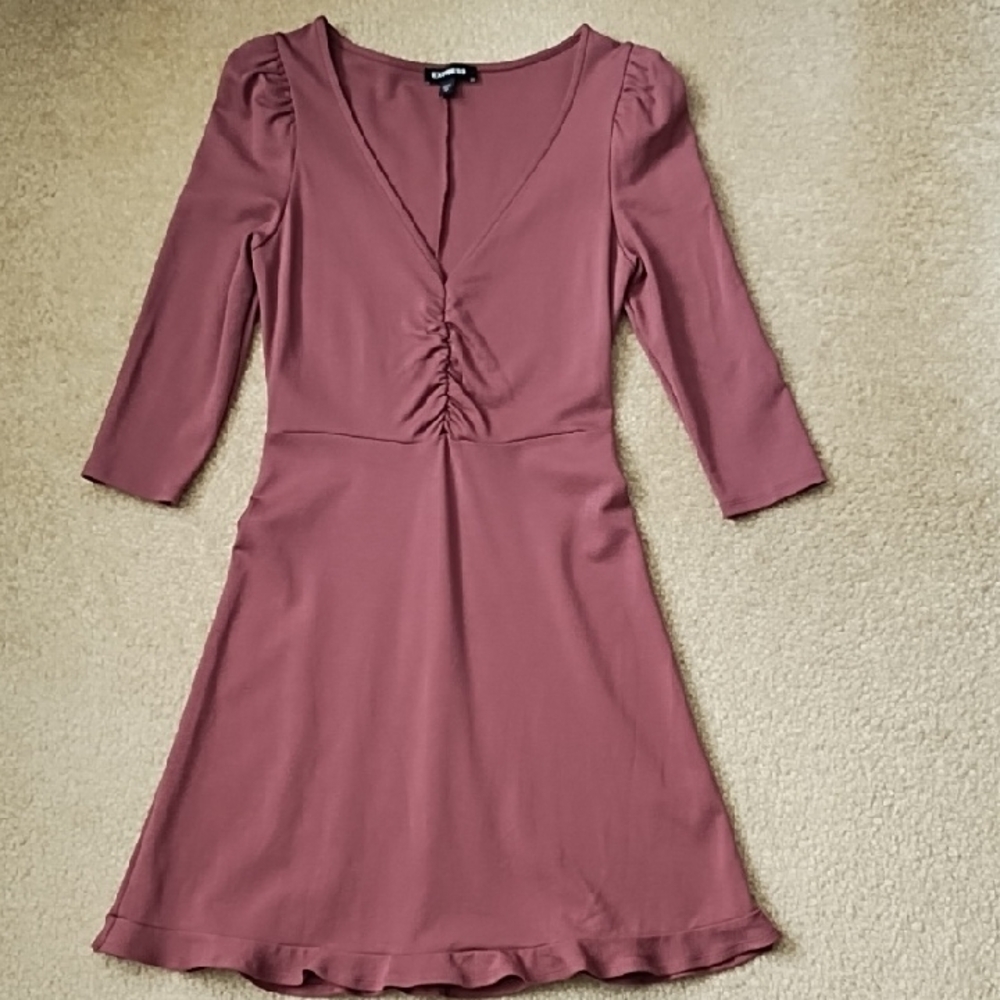 Express Knit Mini Dress Size XS Dusty Pink Ruched V-Neck Ruffle Hem Fit & Flare
